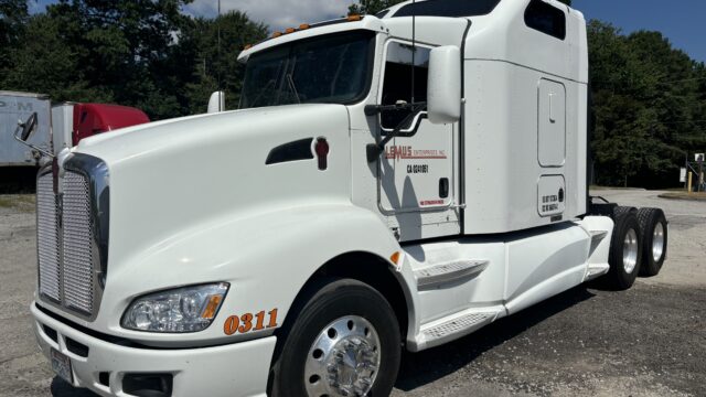 2008 Kenworth T660 with twin turbo CAT