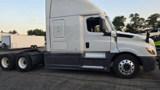 photo_5372859222800332840_y