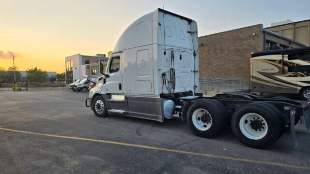 photo_5372859222800332847_y